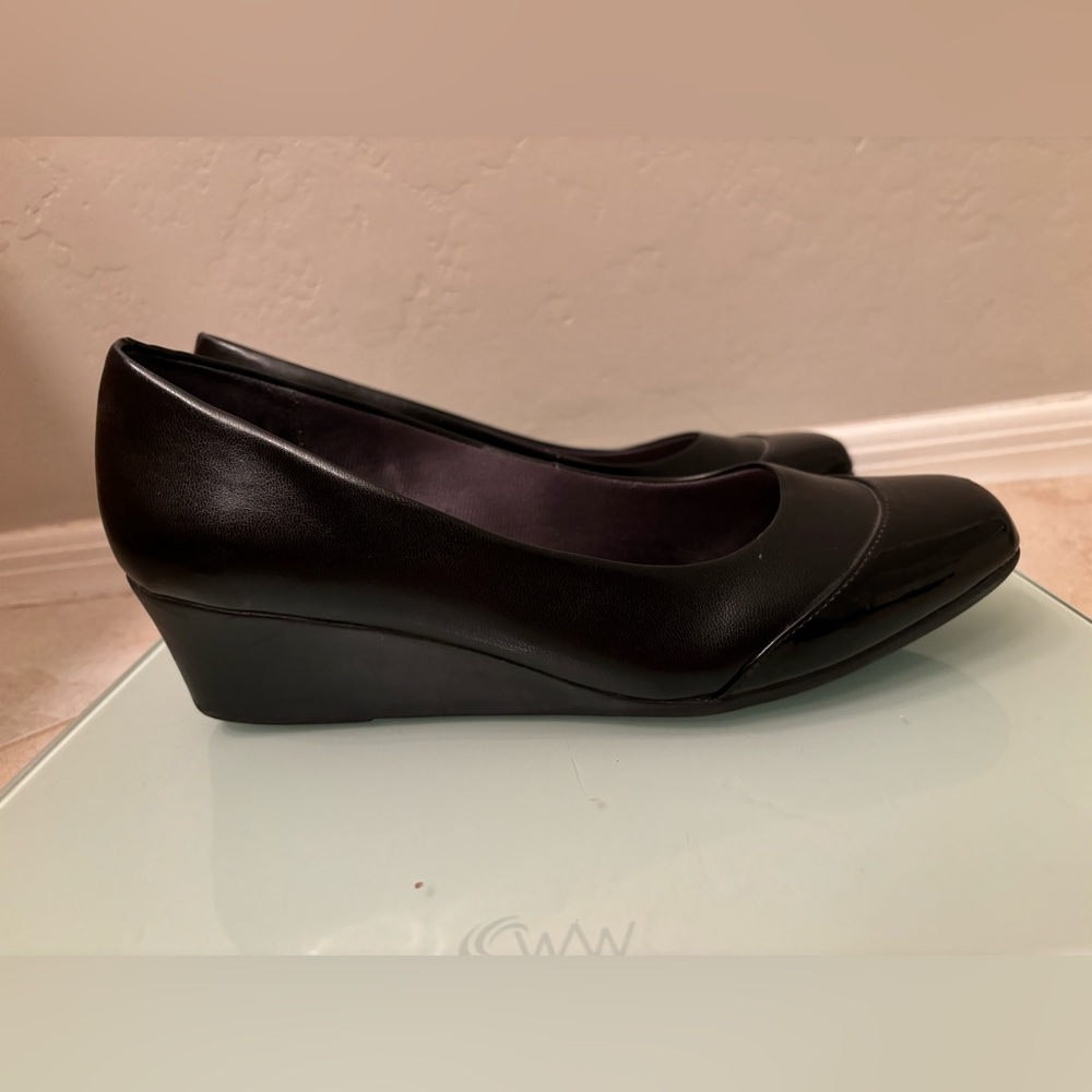 Black LIFE STRIDE wedge, Size 8.5